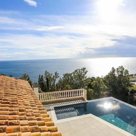 Almendros Infinity Pool